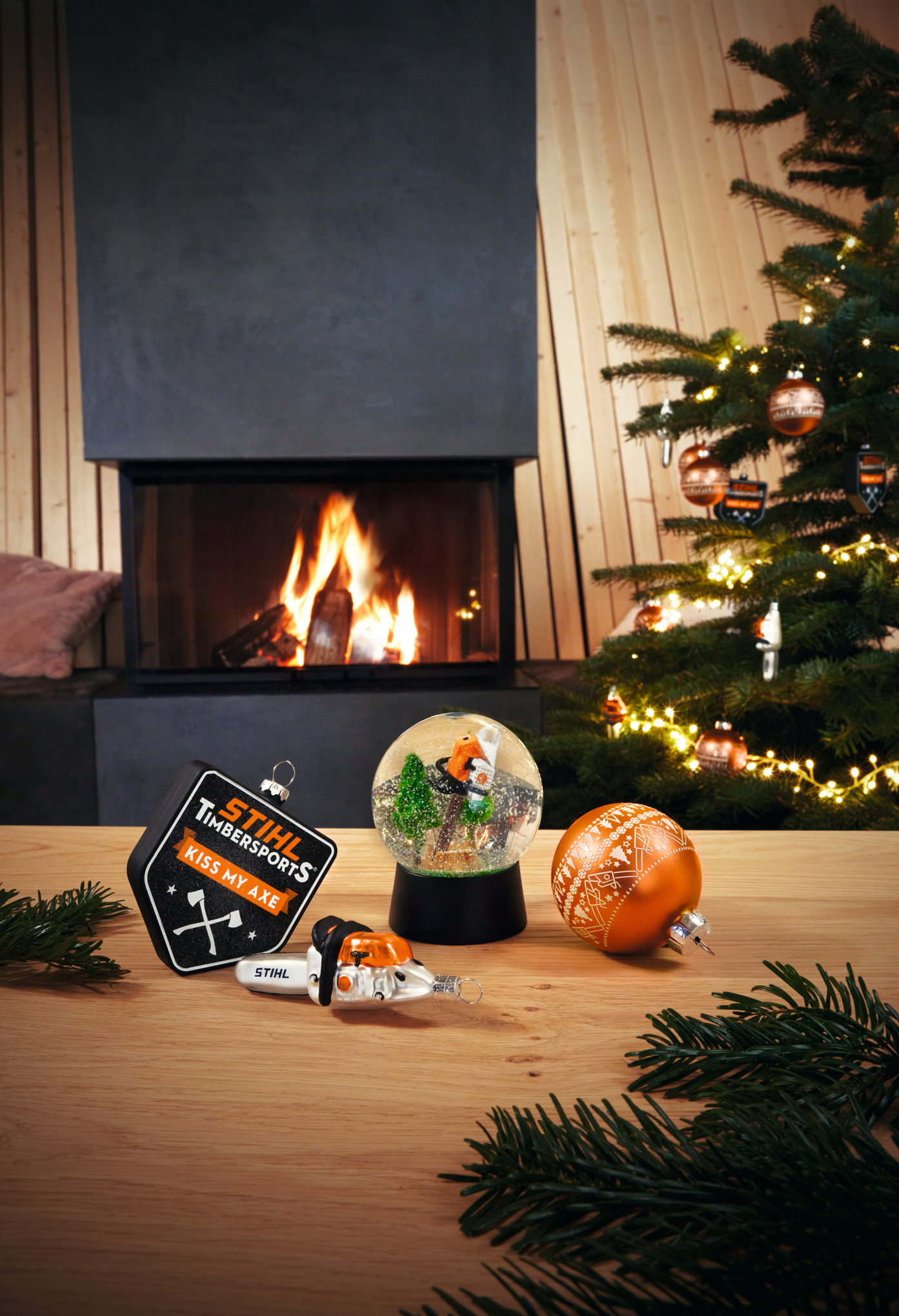 Boule de Noël "tronçonneuse"