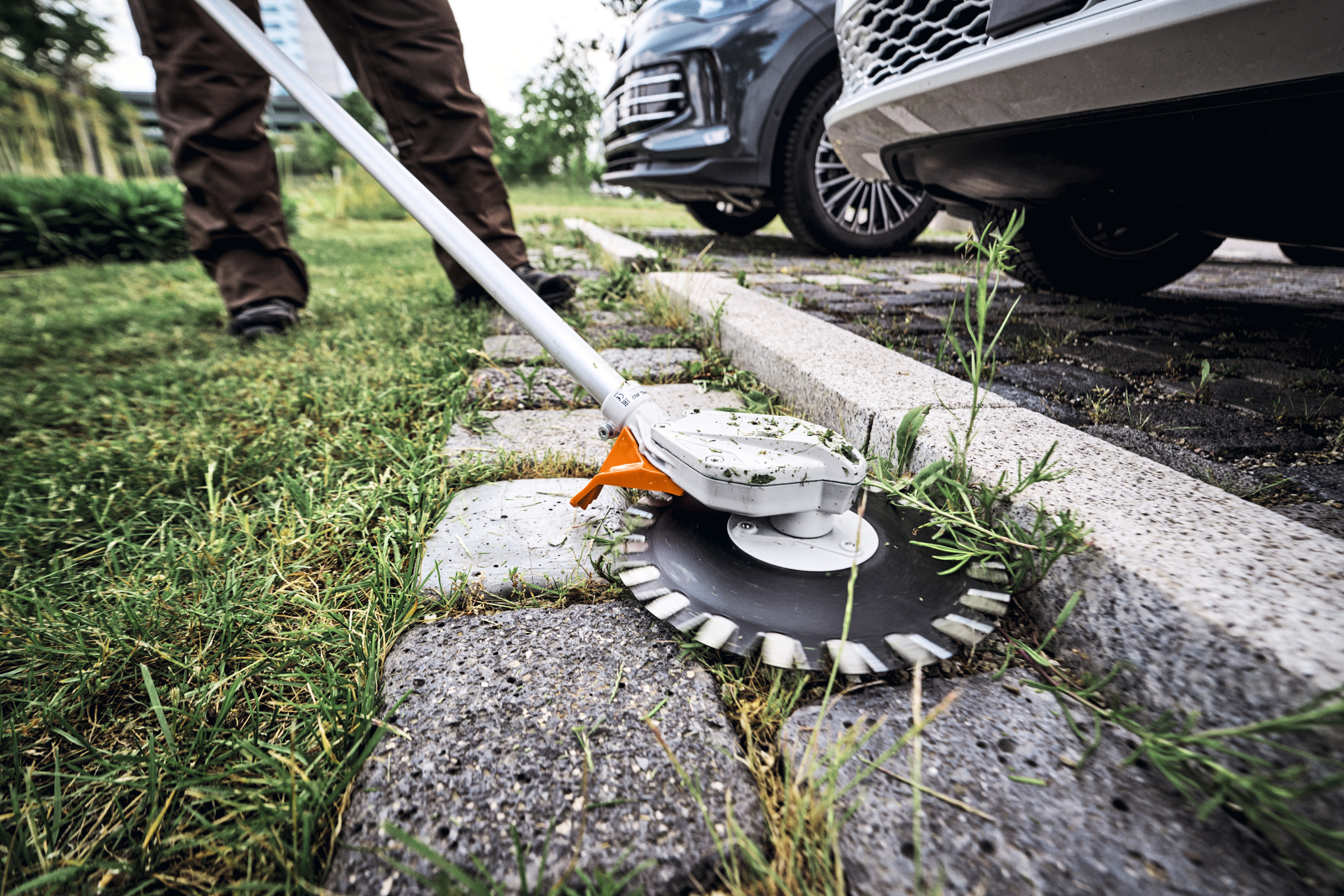 Désherbeur RGA 140 sans batterie ni chargeur