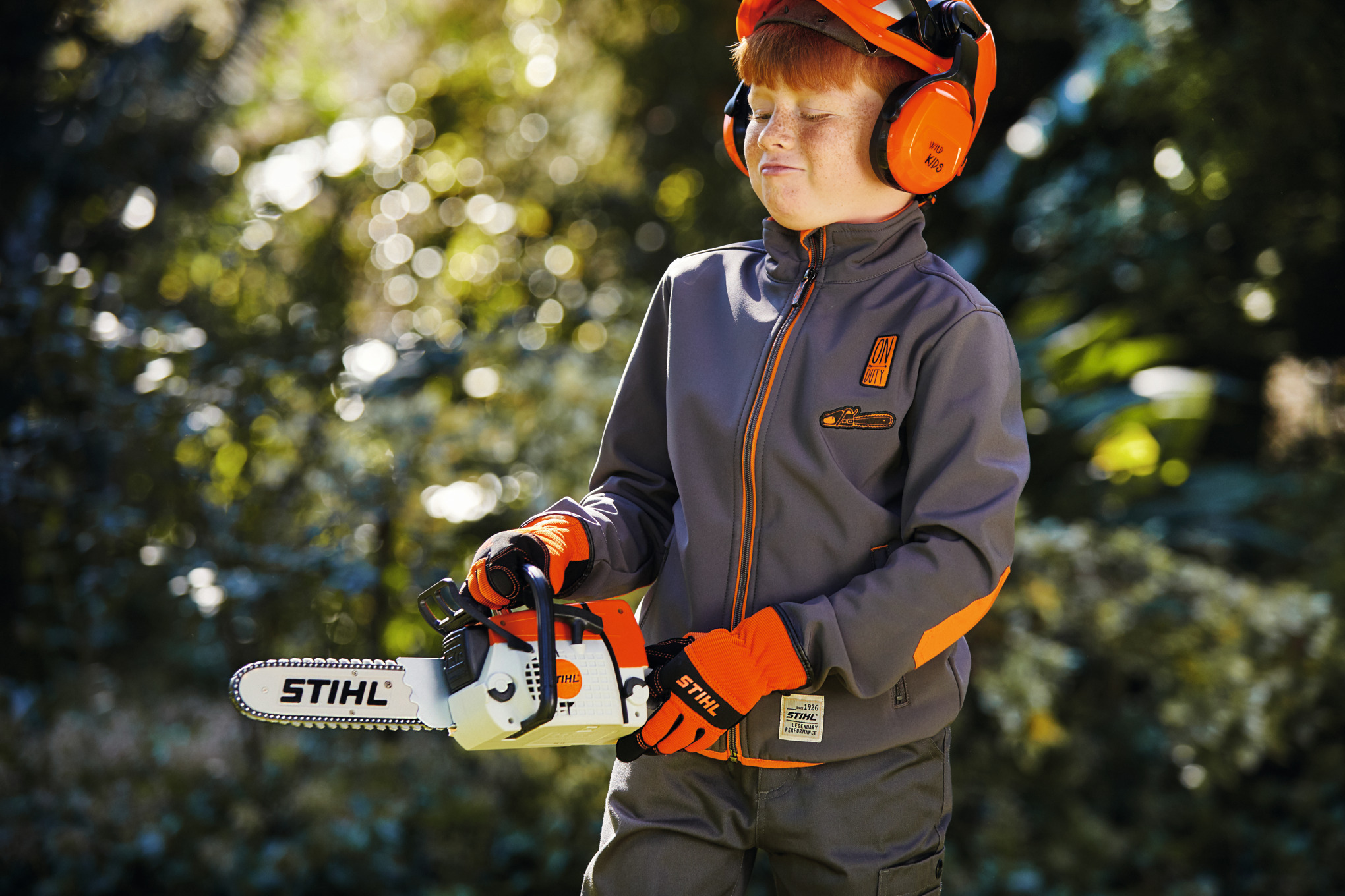 Veste softshell grise / orange pour enfants