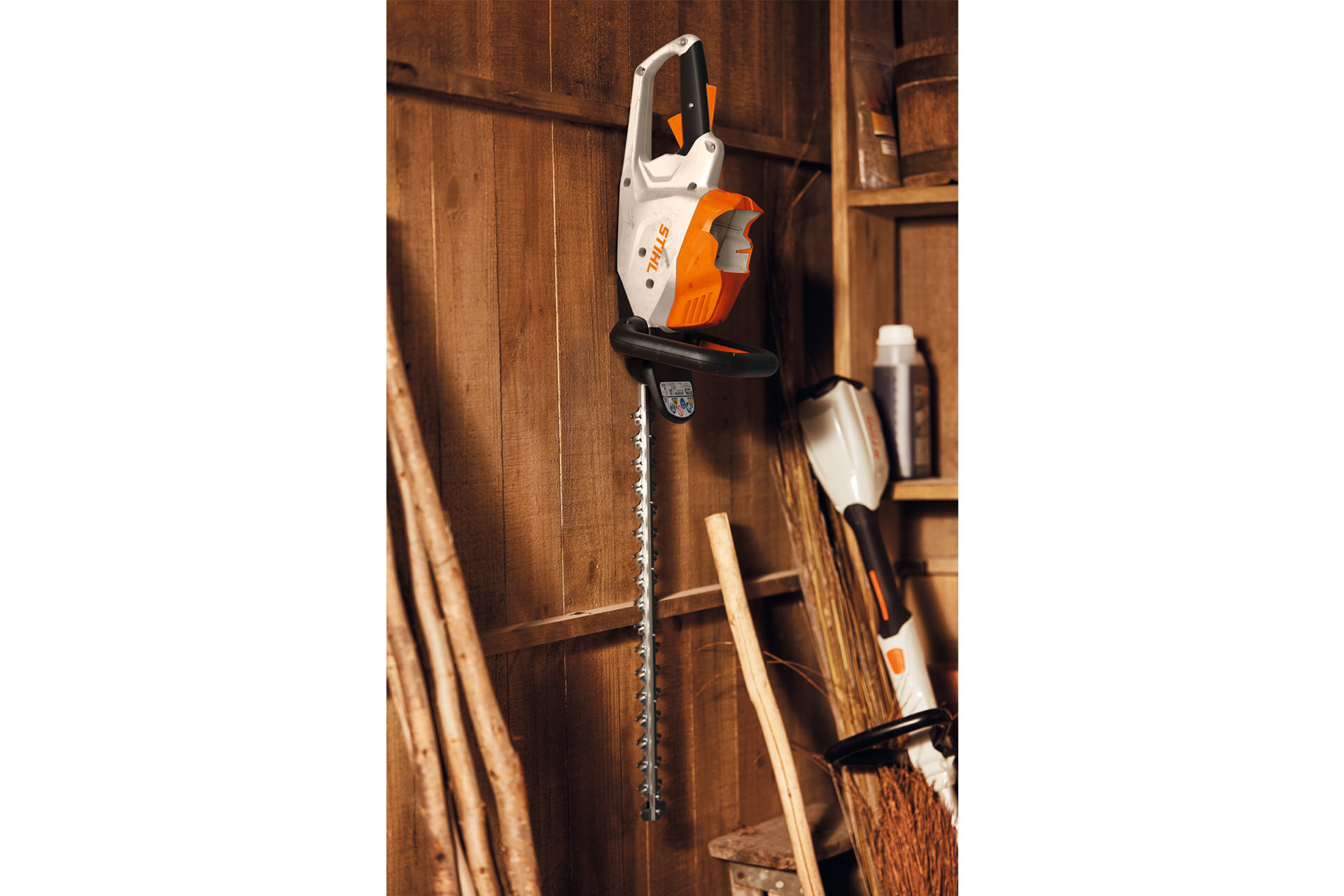 Un taille haie à batterie HSA 50 STIHL AK