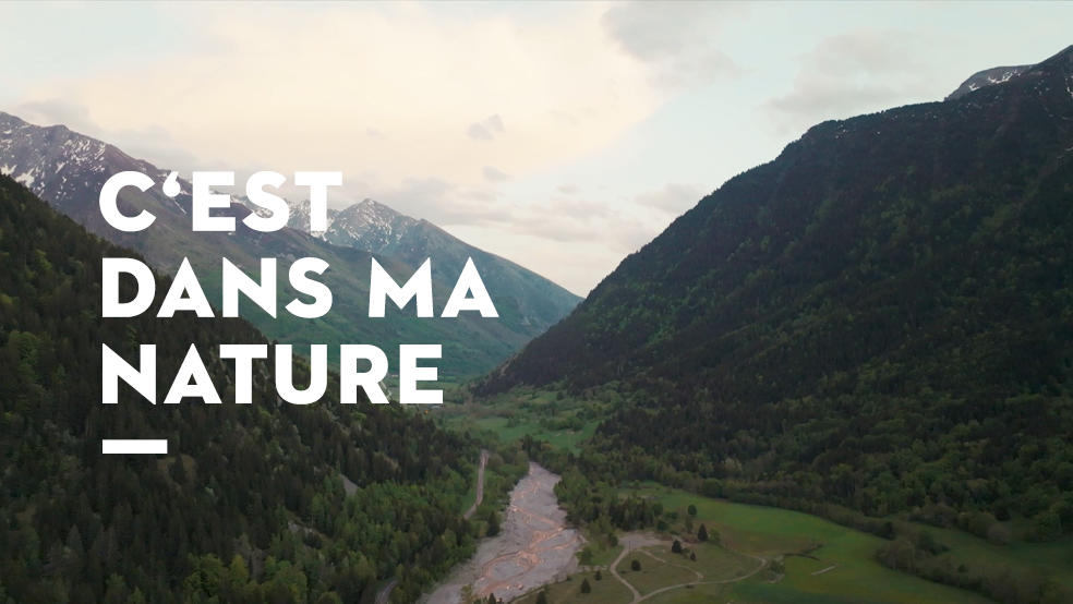 Paysage de montagne avec texte "c'est dans ma nature"