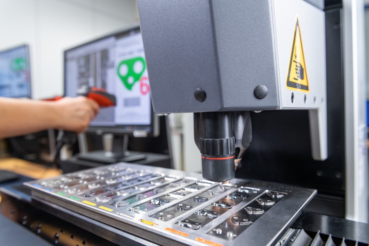 Machine dans une usine pour la production de chaînes STIHL