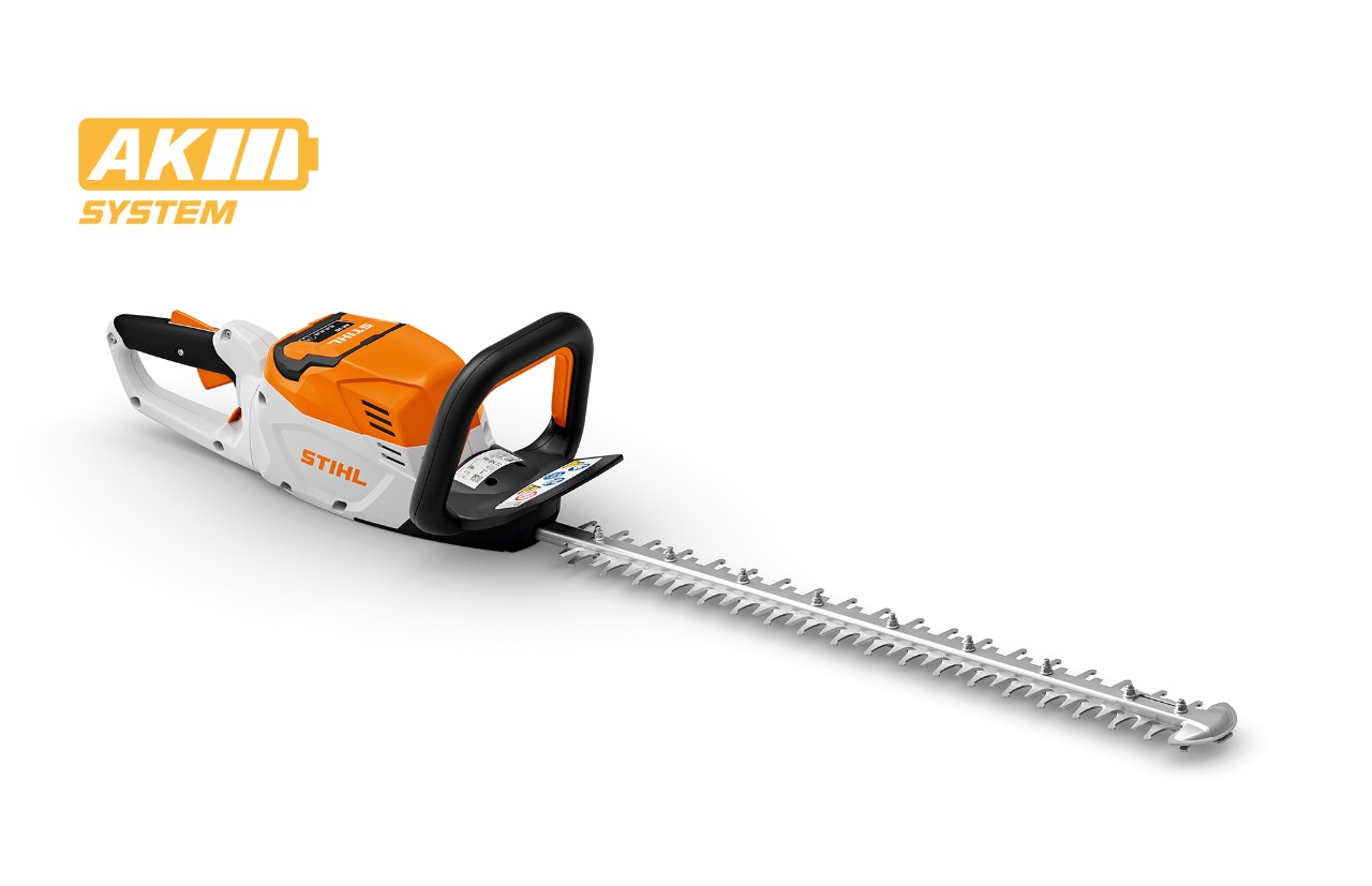 Image d’un taille-haie à batterie STIHL HSA 60, icône de batterie en haut à gauche pour le système AK STIHL